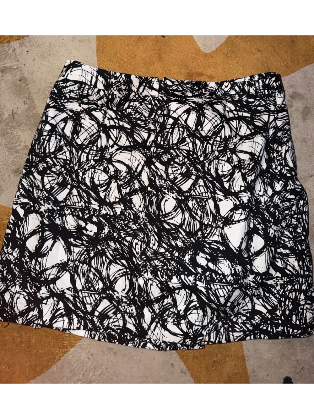 Valerie Bertinelli Abstract Black & White Pattern Mini Skirt